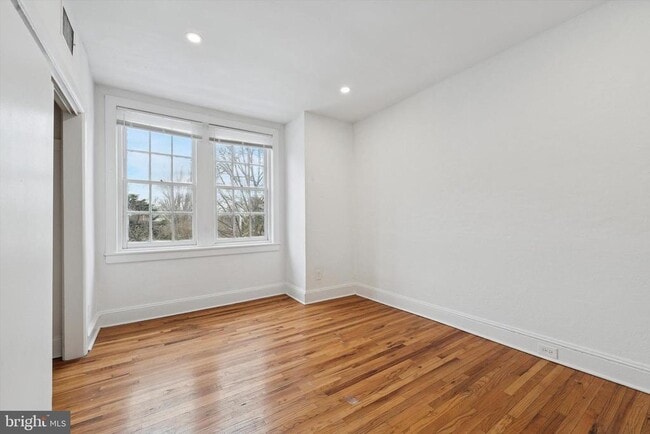 Building Photo - 334 Lombard St Unit 212