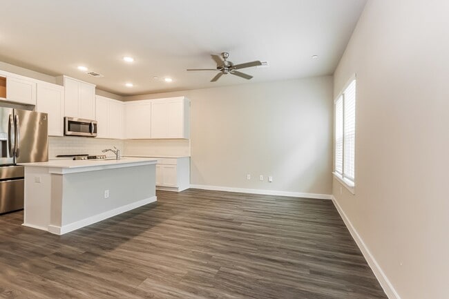 Photo - 305 N Centro Cir
