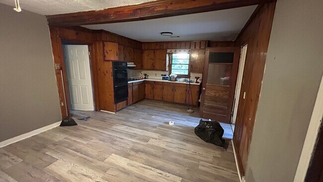 Photo - 990 Ada St