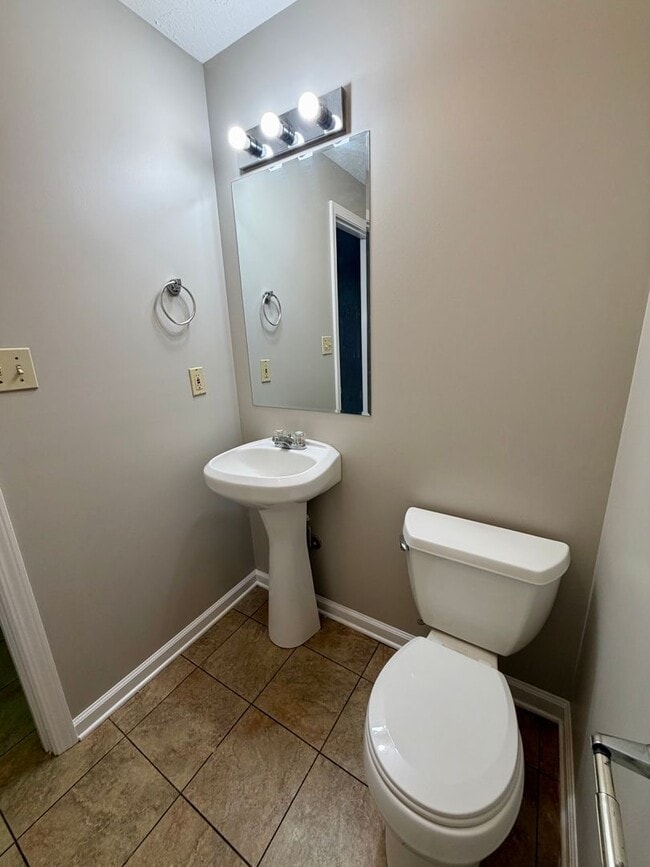 Photo - 00503 Unit B