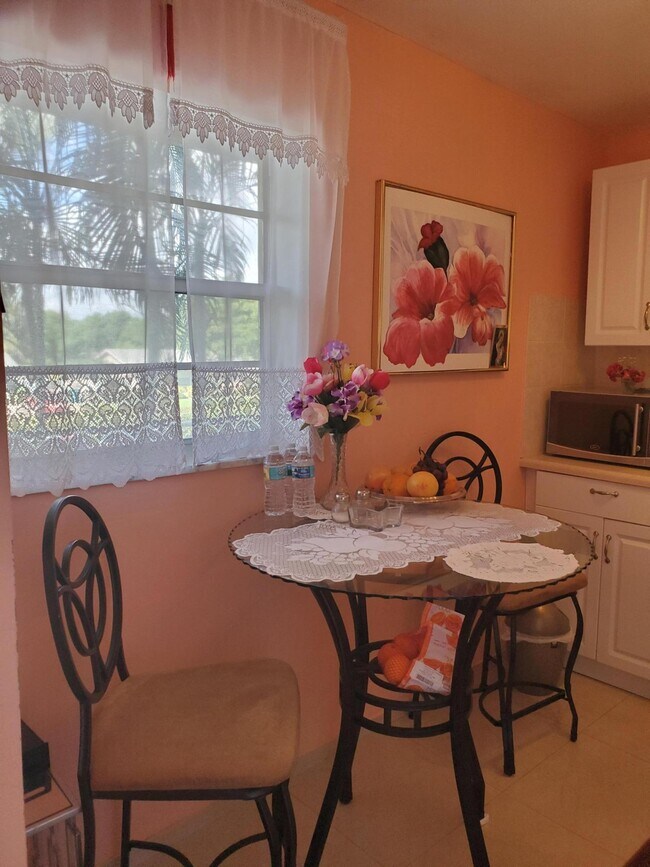 Photo - 2400 NE 1st Ln Unidad 206