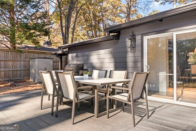 Photo - 1333 Victor Rd NE