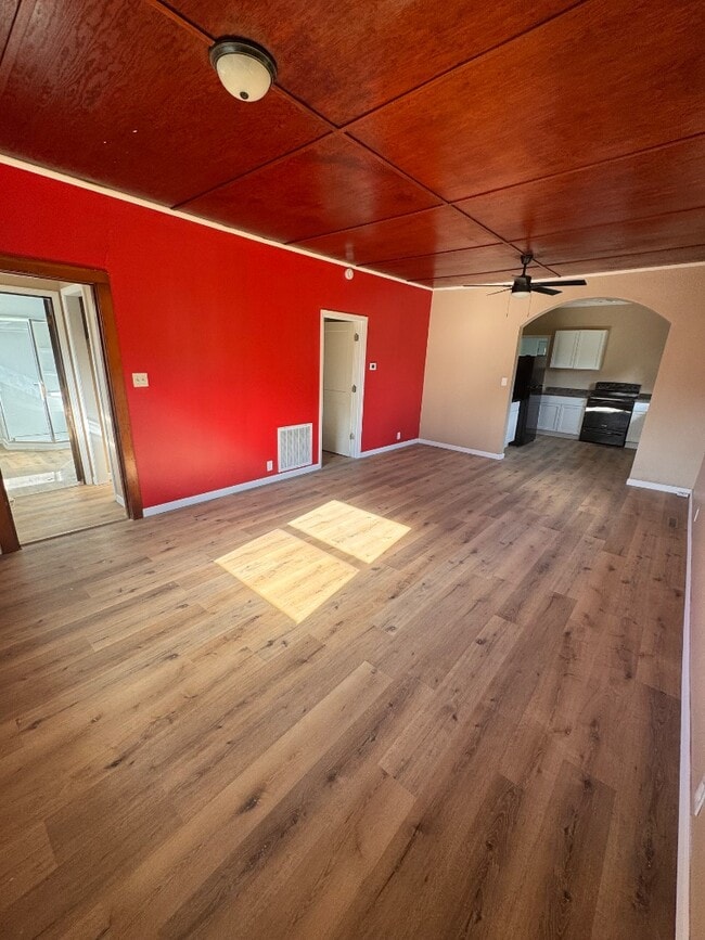 Photo - 807 N Logan St