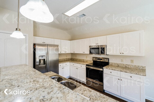 Photo - 395 Ridgeview Dr