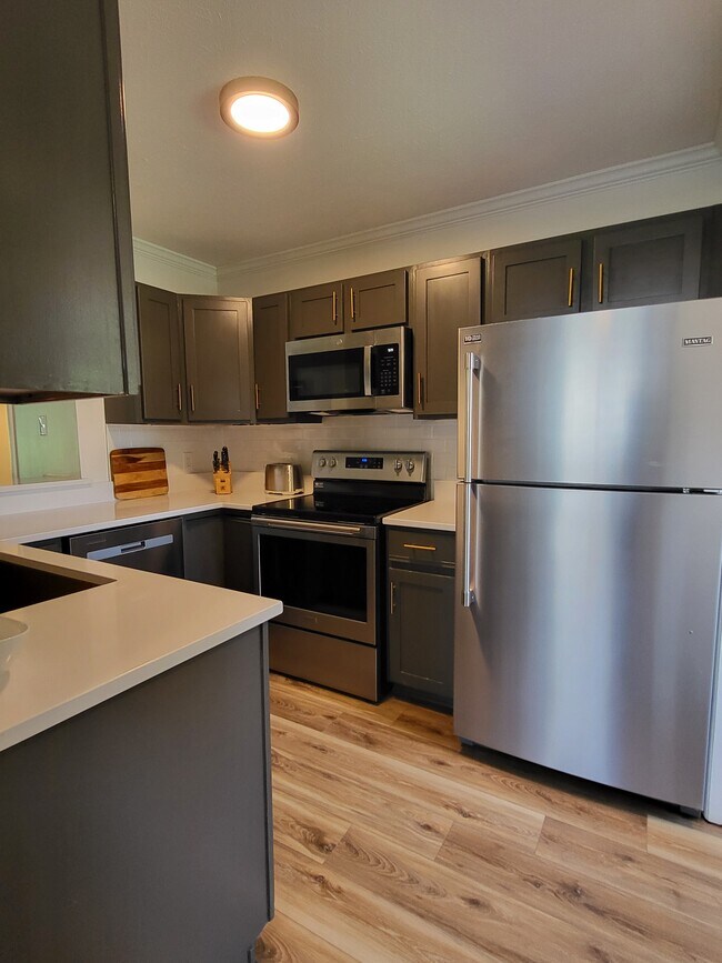 Photo - 821 Selwyn Oaks Ct