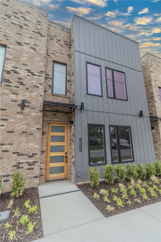 Building Photo - 4102 W Olive St