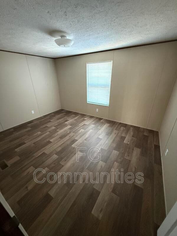 Photo - 3160 Dunn St