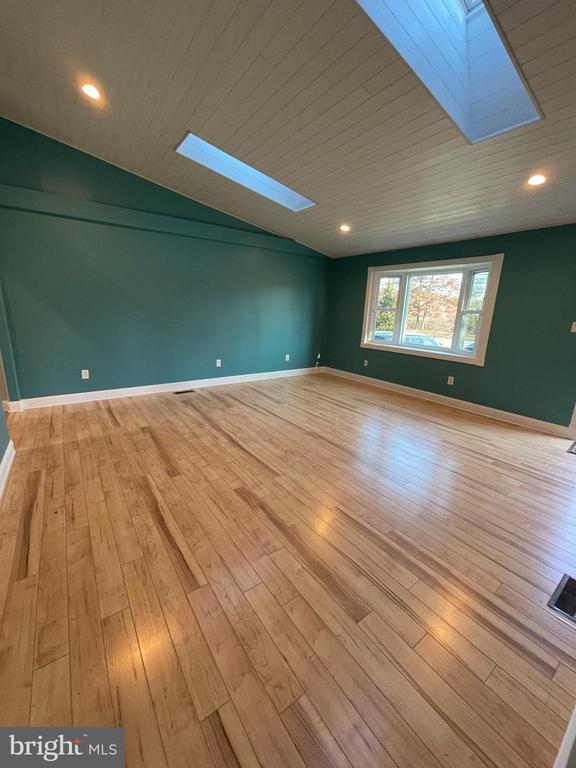 Photo - 2883 Williamstown Rd