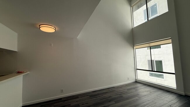 Photo - 7044 Hawthorn Ave Unit 307