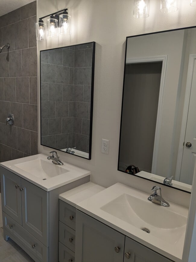 Master Double Sink - 5837 Babian Rd