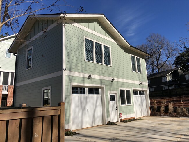 Photo - 2121 Roslyn Ave