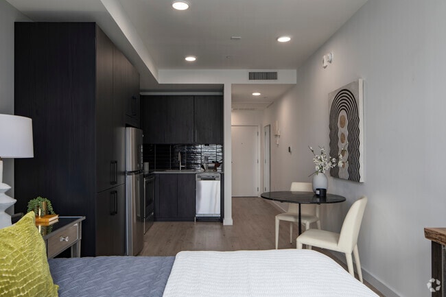 Studio, 1BA - 355SF