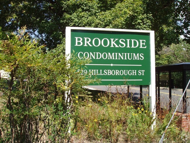 Building Photo - Chapel Hill/2BR Brookside Condo Unit I2