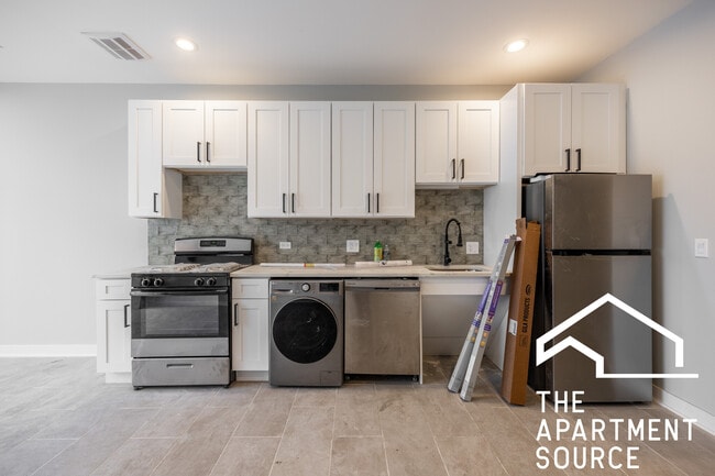 Photo - 5418 W Belmont Ave Unit 1