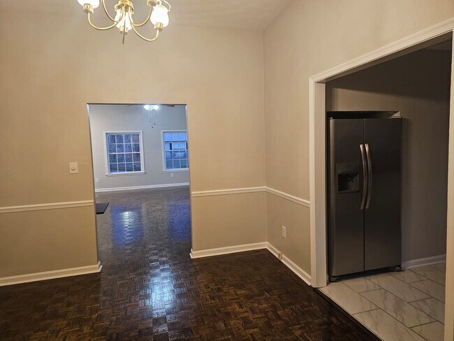 Photo - 825 Olive Dr House