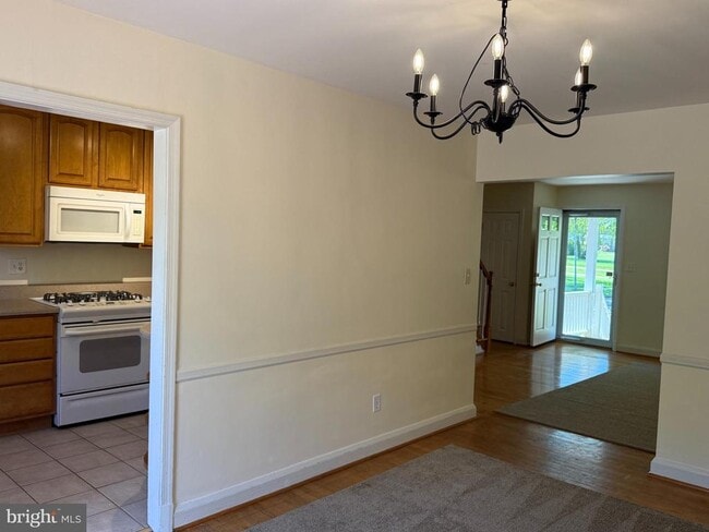 Photo - 1049 Winsford Rd