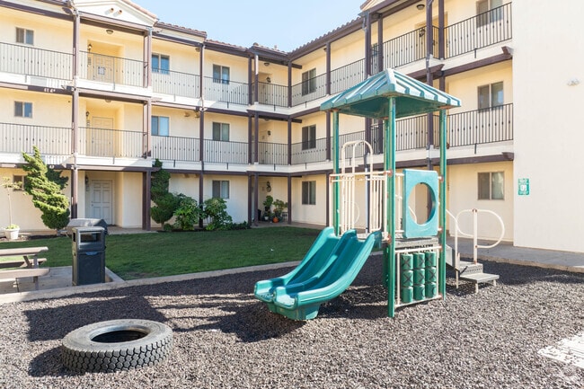 Playgrounnd/Tot Lot