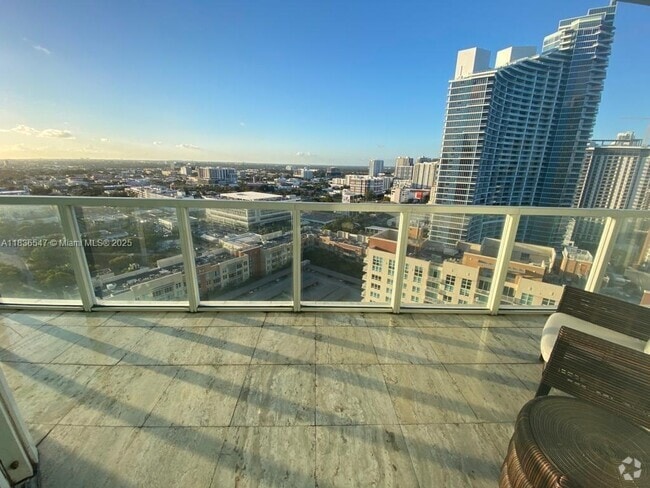 Building Photo - 1900 N Bayshore Dr Unit 2314 Rental