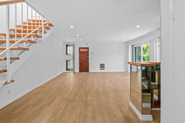 Photo - 4610 Densmore Ave