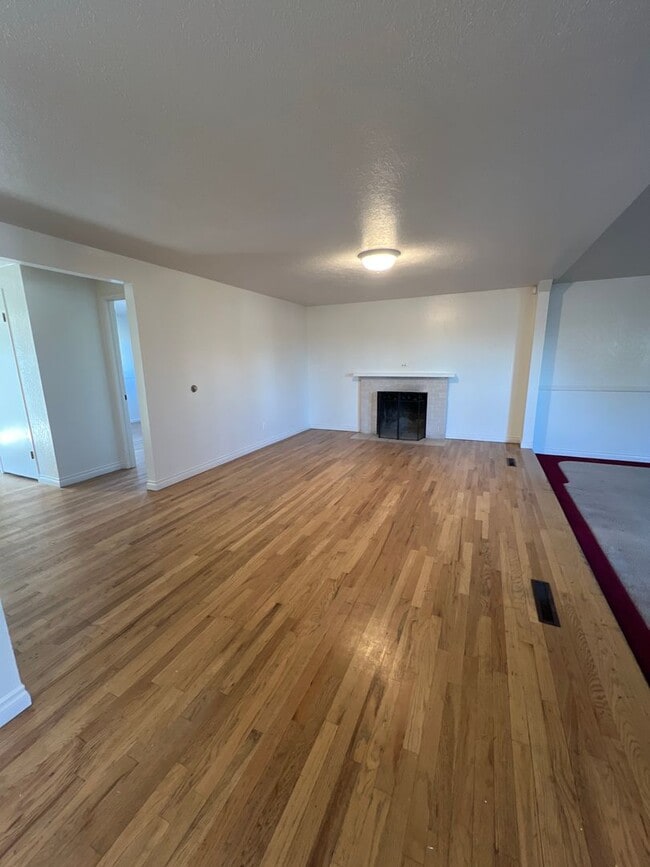 120 N 55th Ave