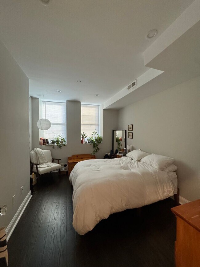 Photo - Gorgeous Ultra Modern Cleveland Circle Apt w YT Video Tour!  Pictures do it no justice!  NO FEE, ...