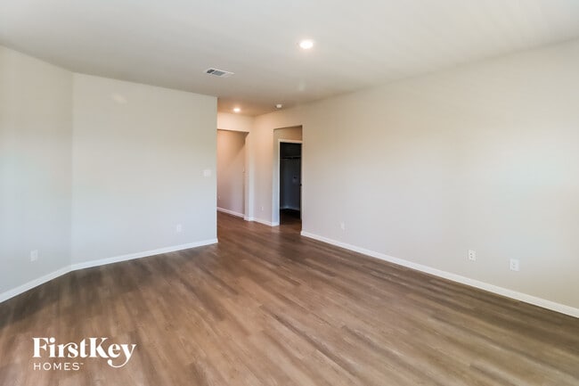 Photo - 1110 Nashua Square