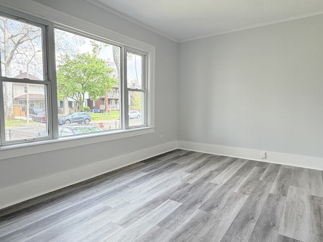 Building Photo - 1165 Howard Ave Unit 2