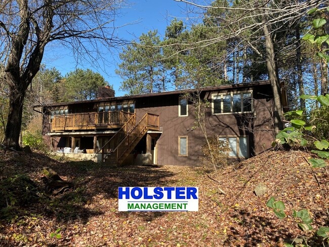 Building Photo - Recently Renovated 3-bedroom Home near Mon...