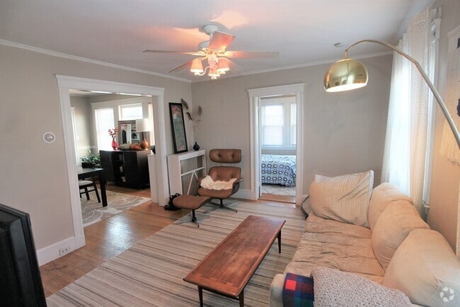 Building Photo - 168 Faneuil St Unit 2 Rental