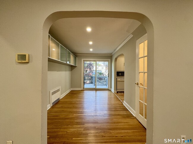 Photo - 415 Savoy St