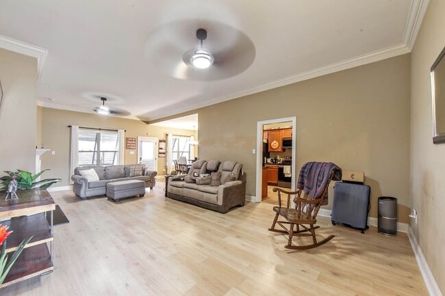 Photo - 173 Laverne Dr