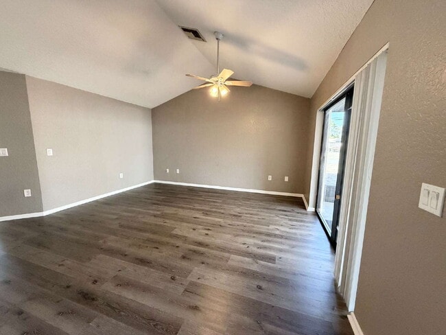 Photo - 4014 Jason Rd