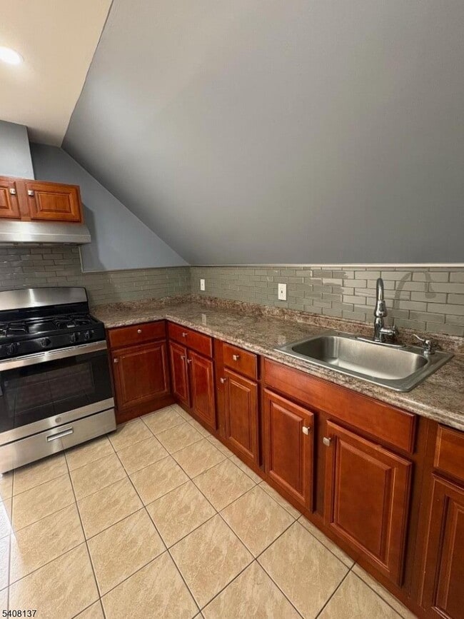 Photo - 121 Rutgers St