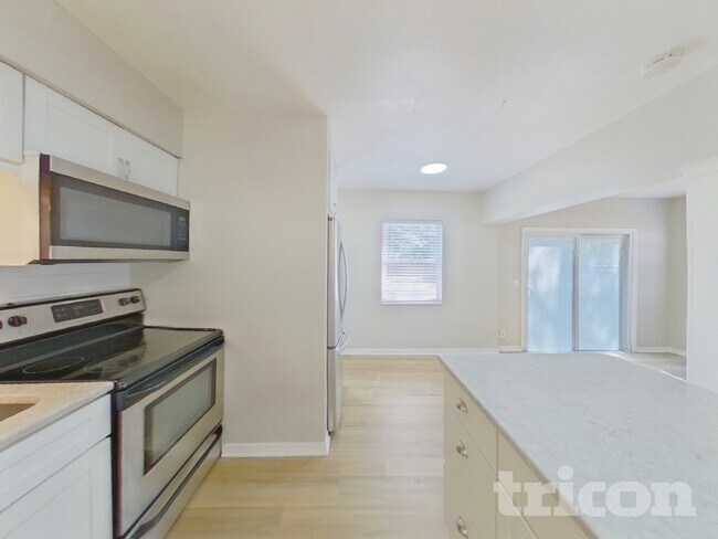 Photo - 2413 Park St N