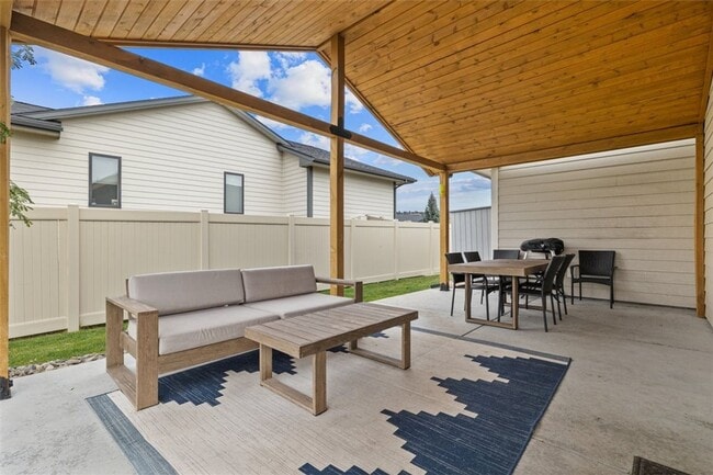 Photo - 4 Bed / 3 Bath Home in Silver Creek Estate...