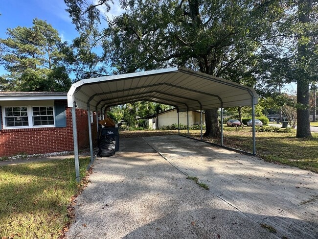 Photo - 3 bedrooms - West Augusta Rental – (30909) Living room, and den-Convenient location close to shop...