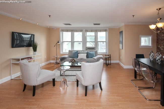Photo - 161 W Sixth St