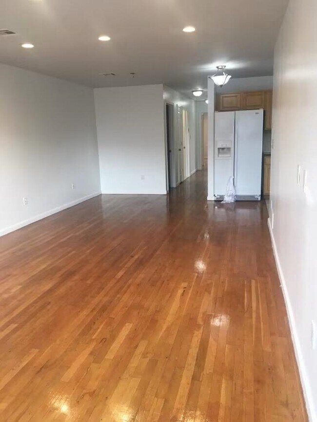 Building Photo - 122 Logan Ave Unit 1