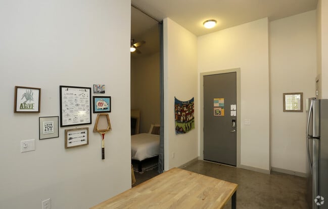 1BR-1BA 845sf Study