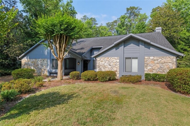 Building Photo - Beautiful Home in Landmark Woods