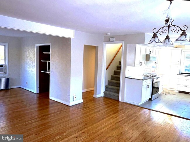 Photo - 11 Plainsboro Rd