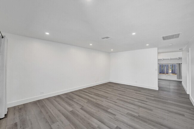 Photo - 1738 NE 52nd St