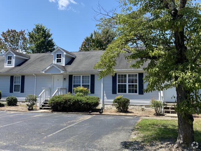 Building Photo - Oak Hill Village Rental
