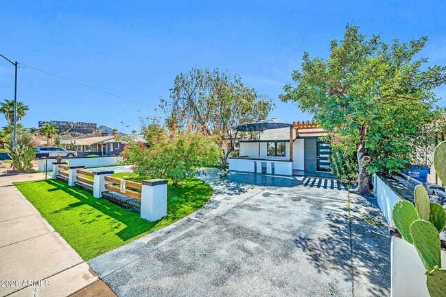 Building Photo - 833 E Butler Dr