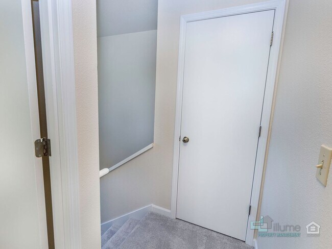 Photo - 3493-3493 Hawthorne Ave NE Unit 3493