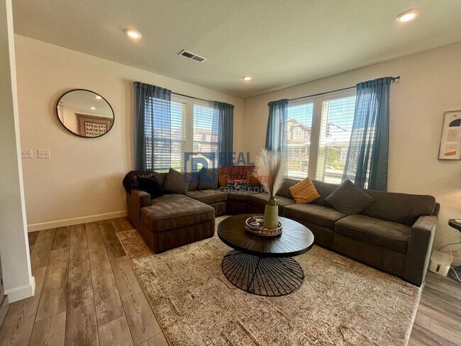 Photo - 4312 S Nepal St