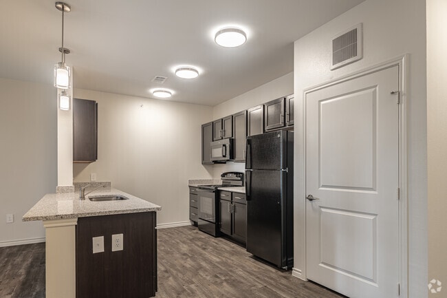4BR, 2BA - 1508SF