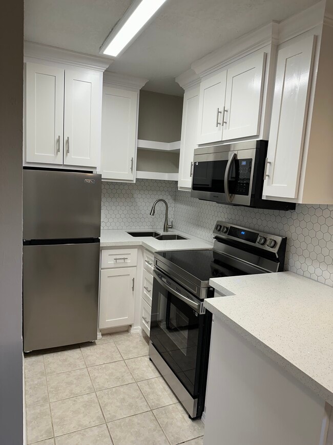 Kitchen - 1219 Welch St Unit 1