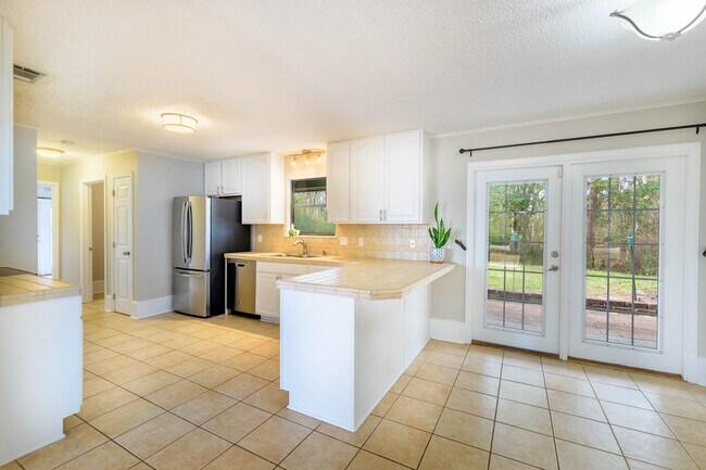 Photo - 1688 Vine Ave