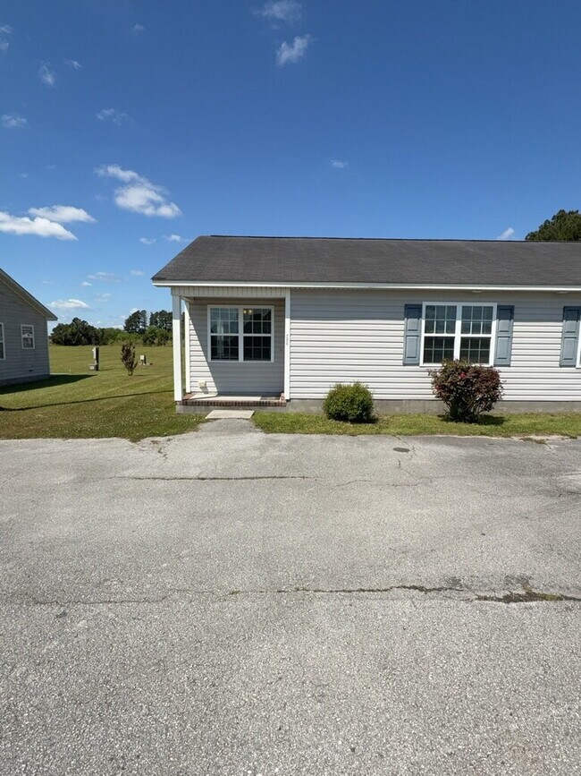 Building Photo - 206 Angus Ln